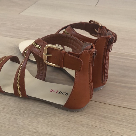 Like New! Sandals, size 8 - Picture 5 of 6